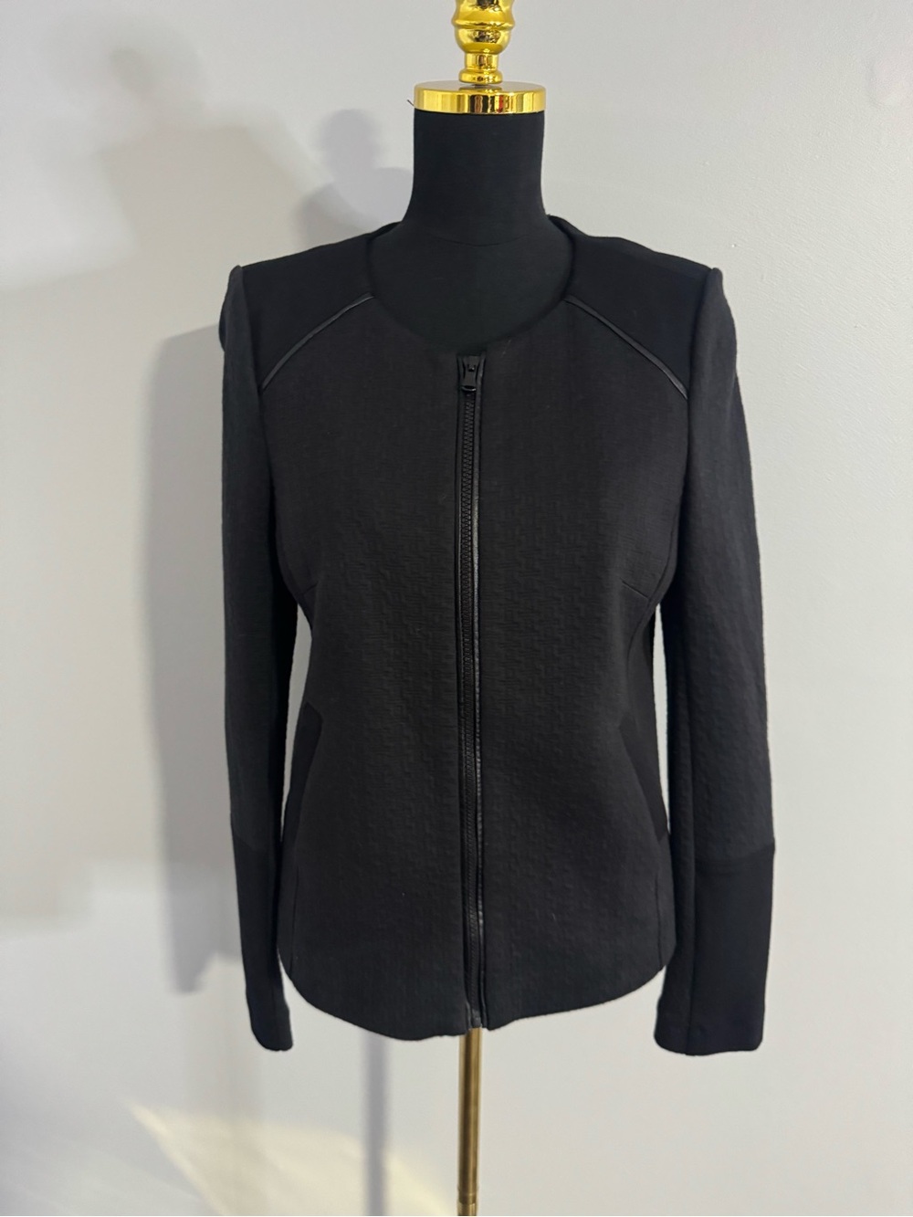 Laundry by Shelly Segal Round Knit Front Zip
Jacket in Black Size 8